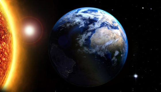 Почему Земля вращается вокруг Солнца и крутится вокруг своей оси?