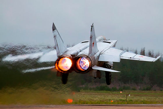 Самолет МиГ-25