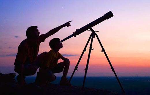 Кто первым изобрёл телескоп? В каком году это произошло?