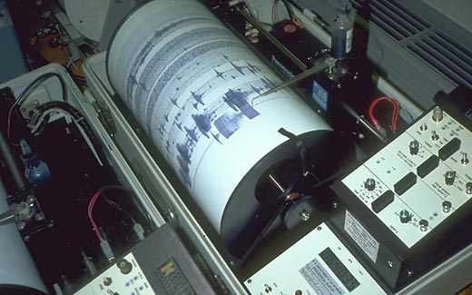 Что такое сейсмограф и для чего он нужен?