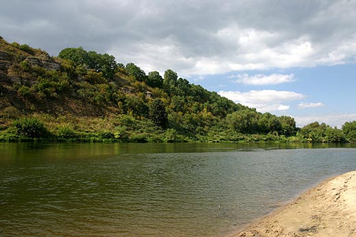 Что такое водораздел реки в географии?