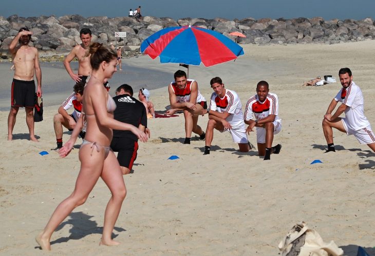 Top-35 Ridiculous Beach Photos