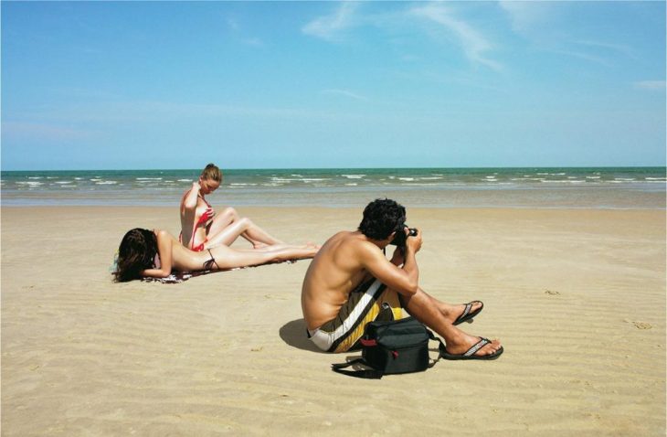 Top-35 Ridiculous Beach Photos