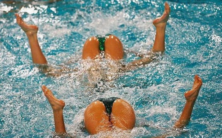 Witty Synchronized Swimming Captures: Hilarious Photo Compilation