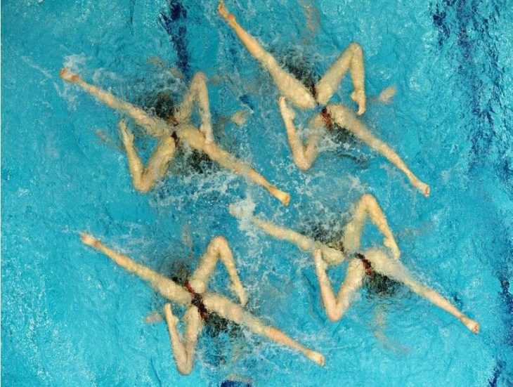 Witty Synchronized Swimming Captures: Hilarious Photo Compilation