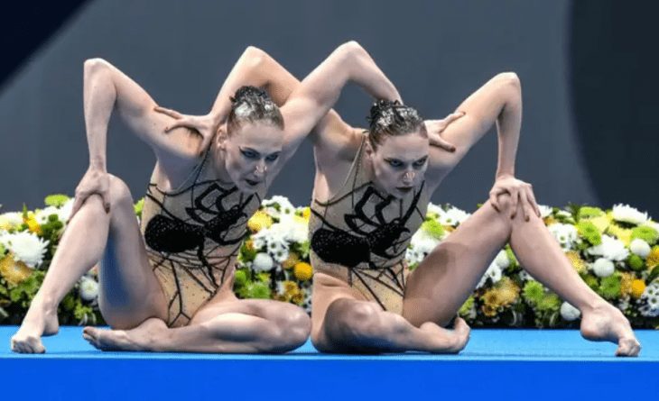 Witty Synchronized Swimming Captures: Hilarious Photo Compilation