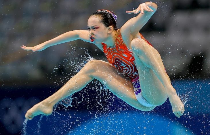 Witty Synchronized Swimming Captures: Hilarious Photo Compilation