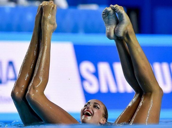 Witty Synchronized Swimming Captures: Hilarious Photo Compilation