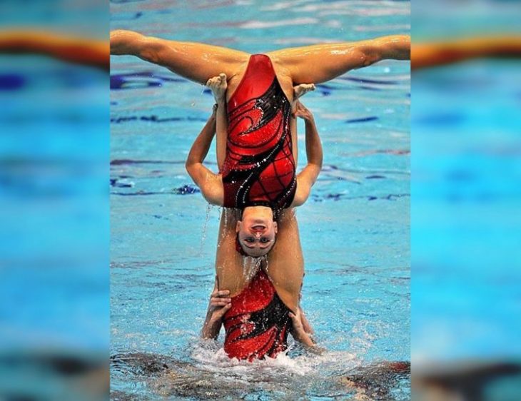 Witty Synchronized Swimming Captures: Hilarious Photo Compilation