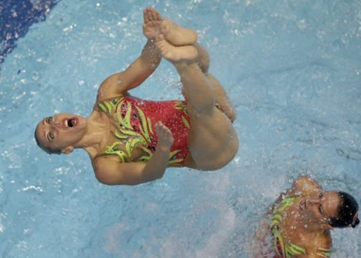 Witty Synchronized Swimming Captures: Hilarious Photo Compilation