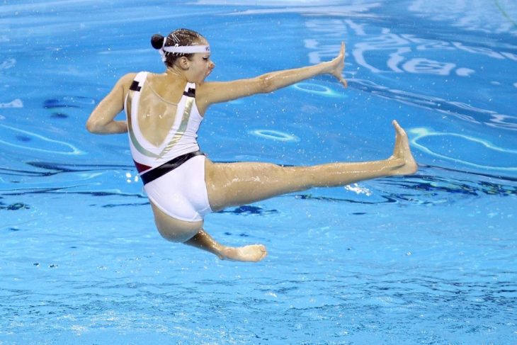 Witty Synchronized Swimming Captures: Hilarious Photo Compilation