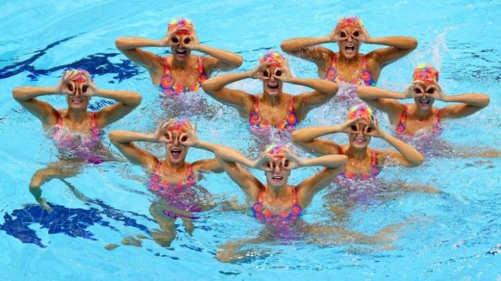 Witty Synchronized Swimming Captures: Hilarious Photo Compilation