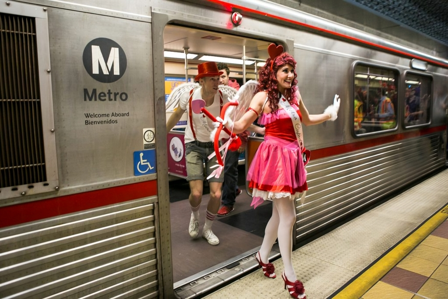 Laughter Underground: Comical and Strange Individuals in the Metro