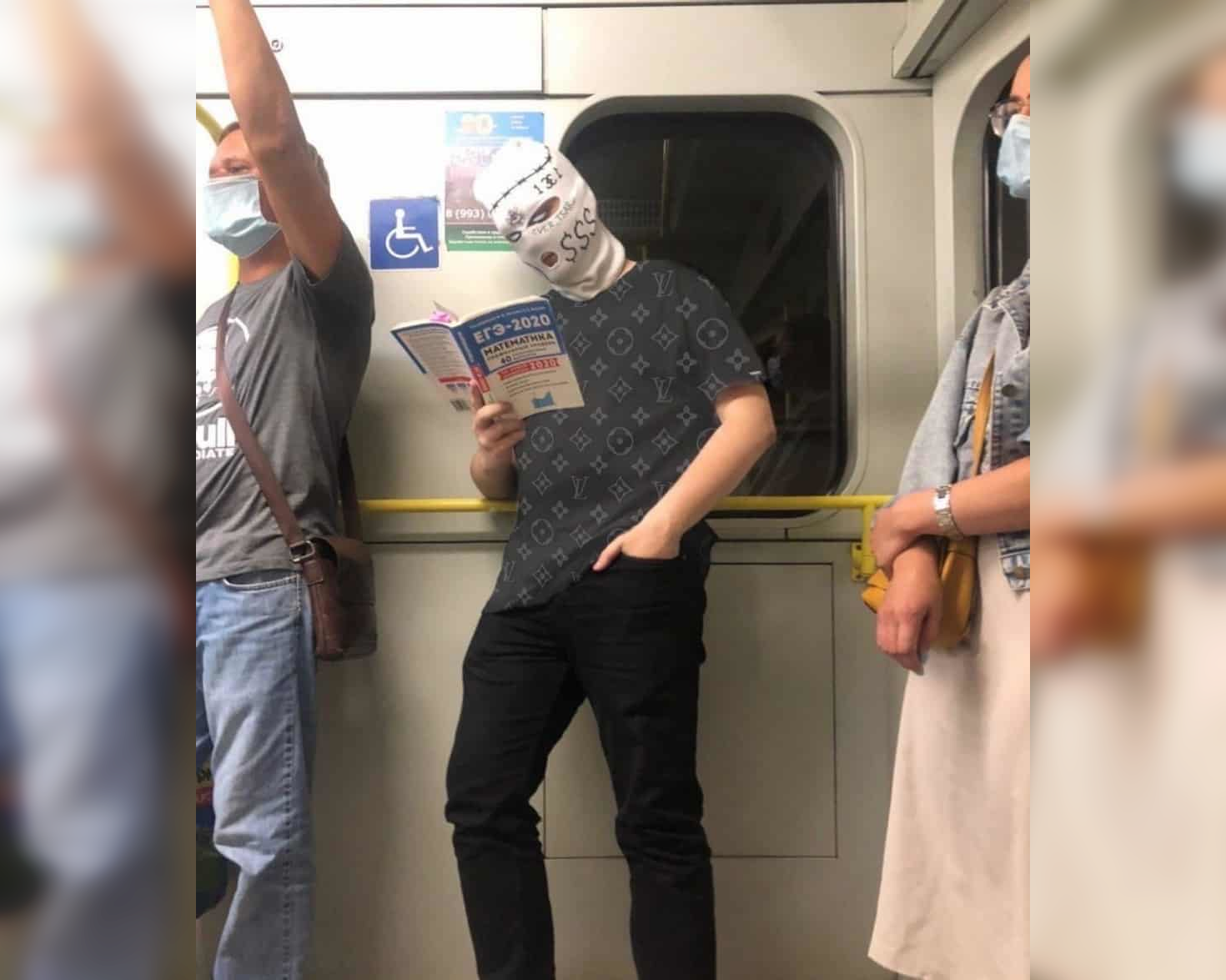 Laughter Underground: Comical and Strange Individuals in the Metro