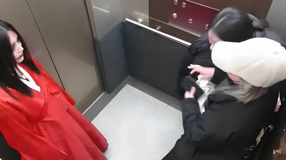 Elevator Antics: Hilarious Moments Caught on Camera