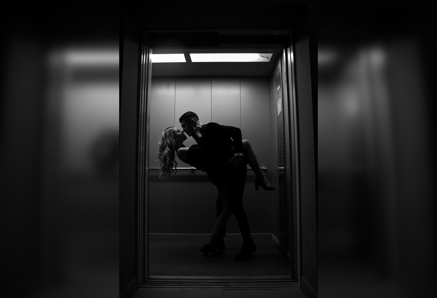 Elevator Antics: Hilarious Moments Caught on Camera